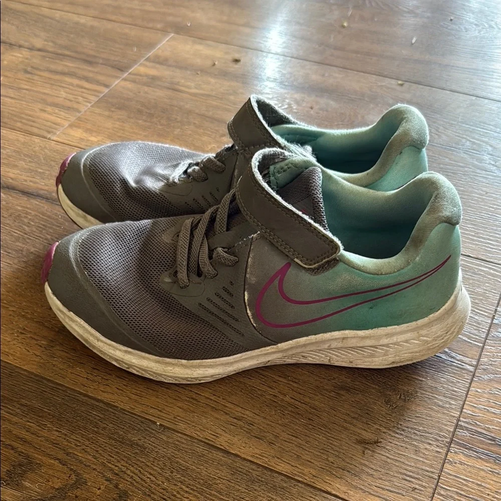 Nike Kids Gray & Teal Sneakers with Pink Swoosh